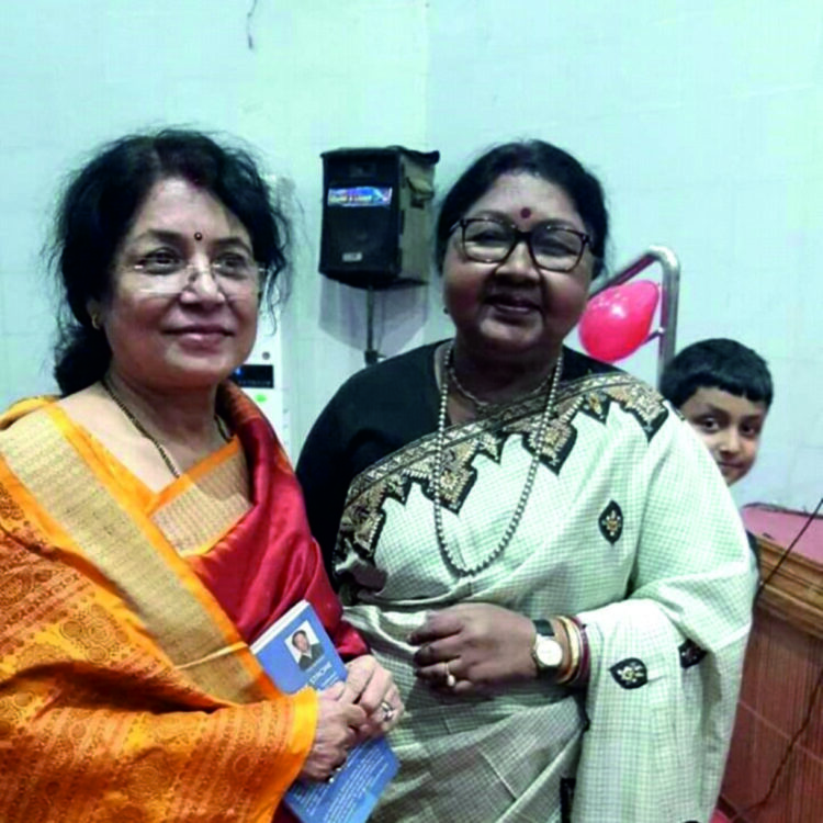 The legendary odia actor Banaja Mohanty at the Eternity International LitFest 2018 , on the right is Dr. Binapani Mahato .